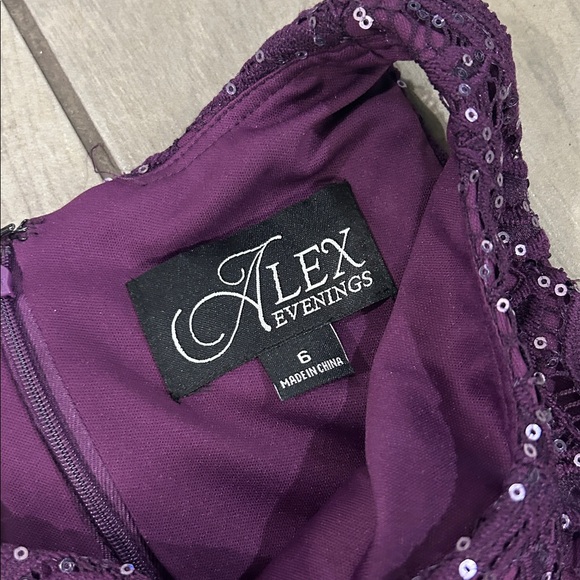 Alex Evenings Womens Long Sleeveless W/Cascade Ruffle & Front Slit - Picture 8 of 8